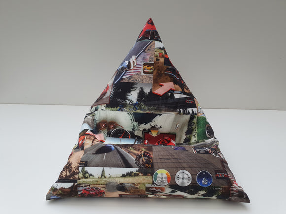 Pyramidenkissen Racing Buchkissen oder Tablettkissen