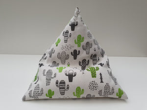 Pyramidenkissen Kaktus Buchkissen oder Tablettkissen